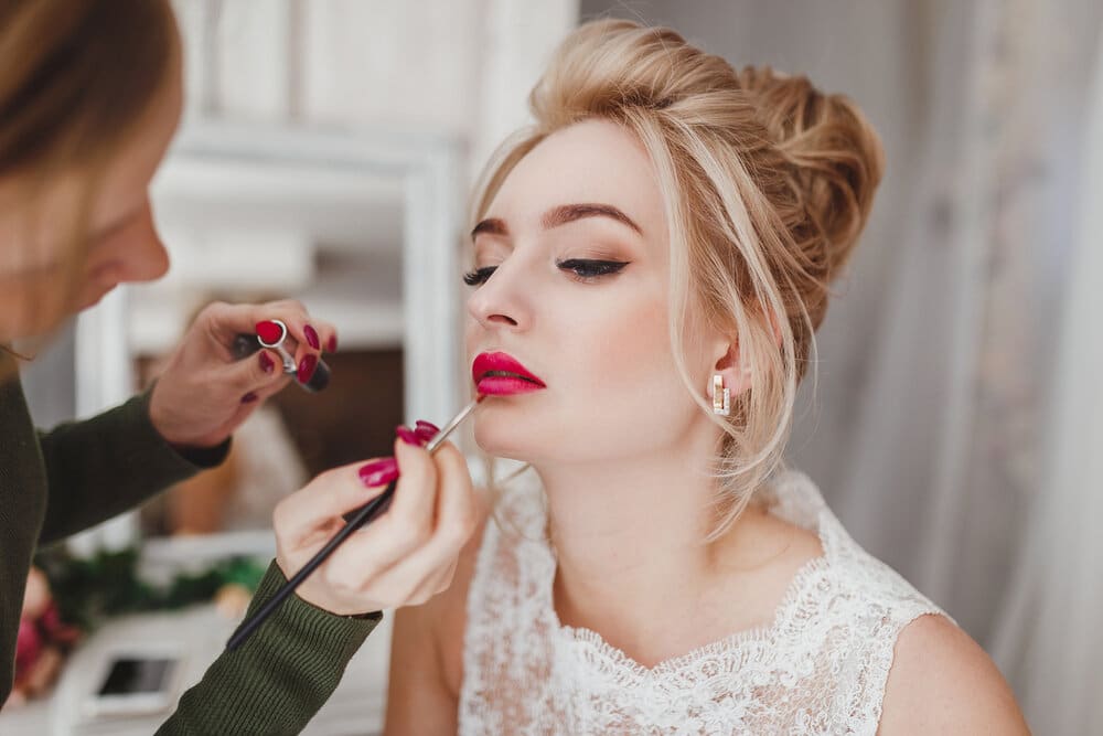 How to Become a Bridal Makeup Artist