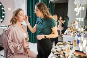Best- Makeup-Artists-Vs-Estheticians-And-Cosmetologists