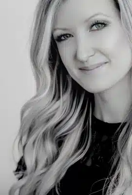 Phoebie Dawson, professional makeup artist and Vizio Makeup Academy instructor